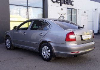 Подержанный автомобиль Skoda Octavia Liftback 2013 года (6 фото)