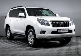 Подержанный автомобиль Toyota Land Cruiser Prado 2011 года (3 фото)