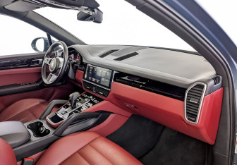 Подержанный автомобиль Porsche Cayenne 2018 года (11 фото)