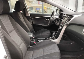 Подержанный автомобиль Hyundai i30 Hatchback 2013 года (10 фото)