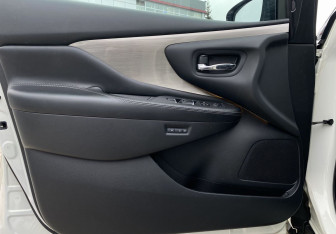 Подержанный автомобиль Nissan Murano Suv 2021 года (13 фото)