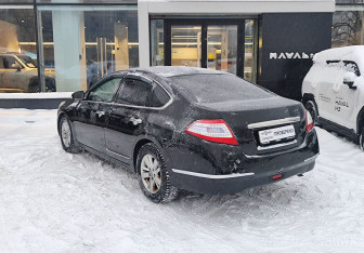 Подержанный автомобиль Nissan Teana 2011 года (7 фото)