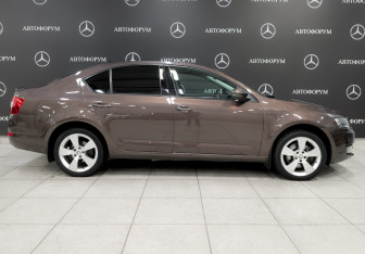 Подержанный автомобиль Skoda Octavia Liftback 2015 года (4 фото)