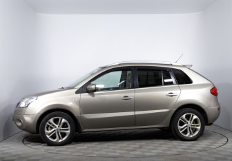 Подержанный автомобиль Renault Koleos 2010 года (8 фото)