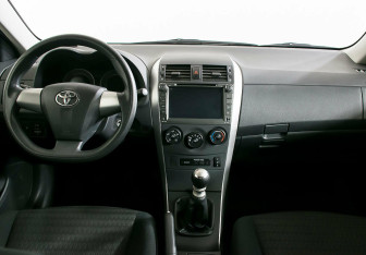 Подержанный автомобиль Toyota Corolla Sedan 2012 года (11 фото)
