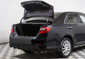Подержанный автомобиль Toyota Camry Sedan 2013 года (21 фото)