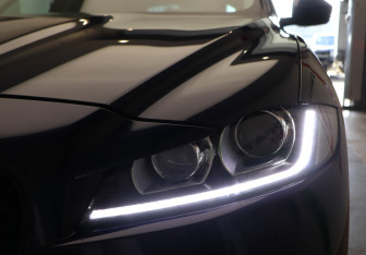 Подержанный автомобиль Jaguar F-Pace 2016 года (31 фото)