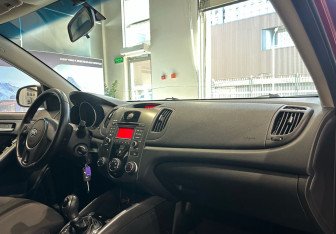 Подержанный автомобиль Kia Cerato Sedan 2010 года (10 фото)