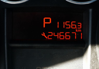 Подержанный автомобиль Peugeot 408 2012 года (14 фото)