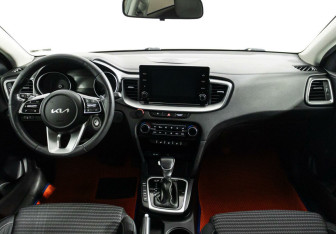 Подержанный автомобиль Kia Ceed Wagon 2021 года (11 фото)