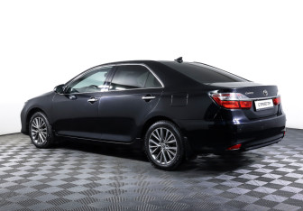 Подержанный автомобиль Toyota Camry Sedan 2018 года (7 фото)
