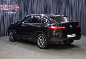 Подержанный автомобиль BMW X4 2020 года (7 фото)