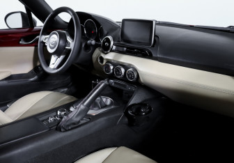 Подержанный автомобиль Mazda MX-5 2017 года (9 фото)