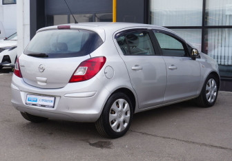 Подержанный автомобиль Opel Corsa 2011 года (5 фото)