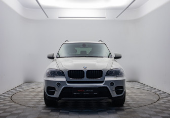 Подержанный автомобиль BMW X5 2010 года (2 фото)