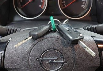 Подержанный автомобиль Opel Astra Hatchback 2008 года (17 фото)