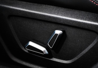 Подержанный автомобиль Geely Coolray 2023 года (16 фото)