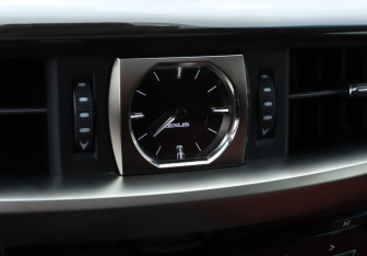 Подержанный автомобиль Lexus LX 2016 года (23 фото)