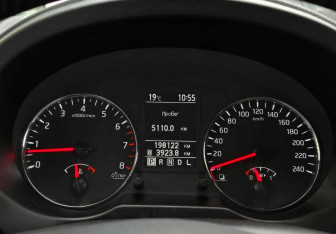 Подержанный автомобиль Nissan X-Trail 2013 года (13 фото)