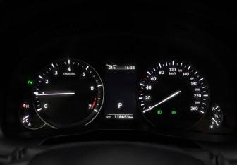 Подержанный автомобиль Lexus ES 2016 года (13 фото)