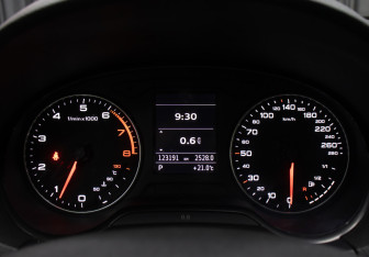 Подержанный автомобиль Audi A3 Sedan 2013 года (13 фото)