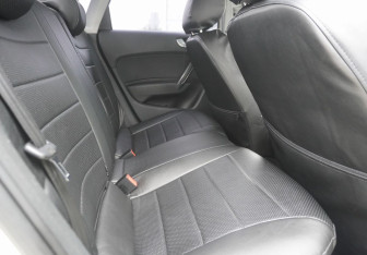 Подержанный автомобиль Audi A1 2013 года (10 фото)