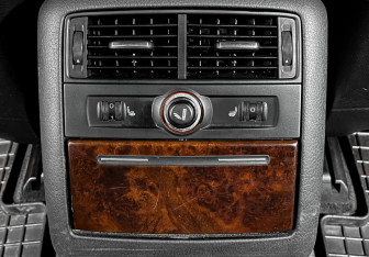 Подержанный автомобиль Audi A8 2007 года (32 фото)