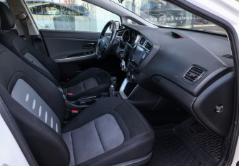 Подержанный автомобиль Kia Ceed Hatchback 2015 года (10 фото)