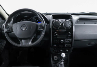 Подержанный автомобиль Renault Duster 2016 года (8 фото)