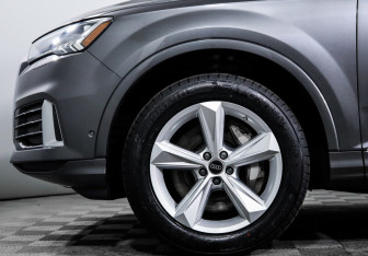 Подержанный автомобиль Audi Q7 2023 года (15 фото)