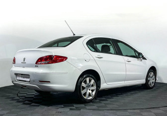 Подержанный автомобиль Peugeot 408 2013 года (5 фото)
