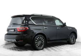 Подержанный автомобиль Nissan Armada 2023 года (5 фото)