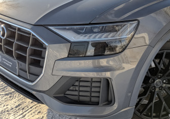 Подержанный автомобиль Audi Q8 2021 года (17 фото)