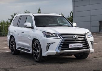 Подержанный автомобиль Lexus LX 2016 года (3 фото)