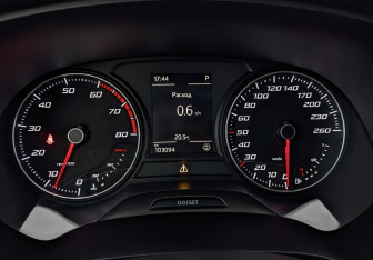 Подержанный автомобиль SEAT Leon Hatchback 2013 года (16 фото)