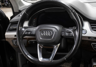 Подержанный автомобиль Audi Q7 2015 года (18 фото)