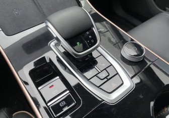 Подержанный автомобиль Omoda C5 2023 года (19 фото)