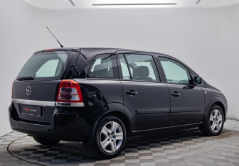 Подержанный автомобиль Opel Zafira Compactvan 2010 года (5 фото)