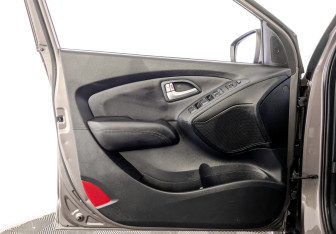 Подержанный автомобиль Hyundai ix35 2012 года (19 фото)