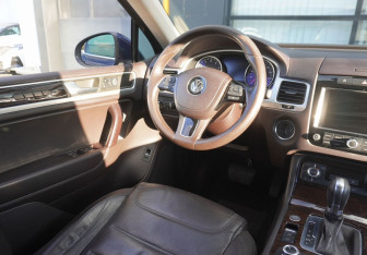 Подержанный автомобиль Volkswagen Touareg 2013 года (13 фото)