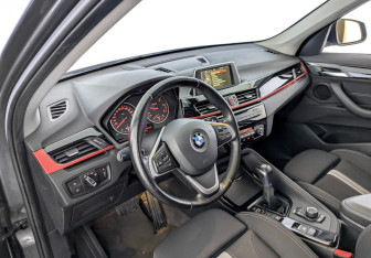 Подержанный автомобиль BMW X1 2017 года (16 фото)