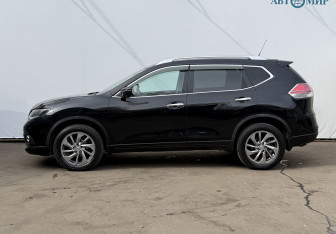 Подержанный автомобиль Nissan X-Trail 2016 года (8 фото)