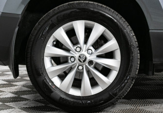 Подержанный автомобиль Skoda Karoq 2020 года (17 фото)