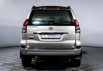 Подержанный автомобиль Toyota Land Cruiser Prado 2007 года (6 фото)