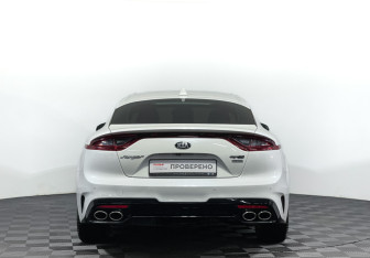 Подержанный автомобиль Kia Stinger 2019 года (6 фото)
