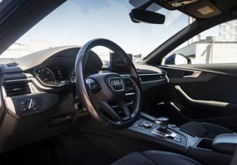 Подержанный автомобиль Audi A4 Sedan 2019 года (9 фото)