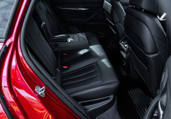 Подержанный автомобиль BMW X6 2017 года (10 фото)