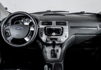 Подержанный автомобиль Ford Kuga 2010 года (12 фото)