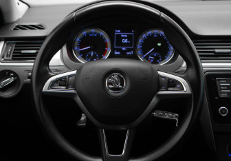 Подержанный автомобиль Skoda Rapid Liftback 2016 года (10 фото)