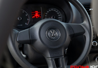 Подержанный автомобиль Volkswagen Polo Sedan 2011 года (11 фото)